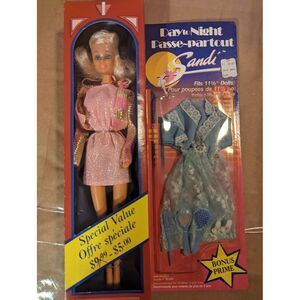 Sandi Doll by Totsy - Day to Night Passe~partout 1987
Dress‎ pink
Nightgown blue